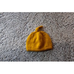 Bonnet avec noeud