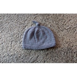 Bonnet avec noeud