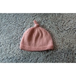 Bonnet avec noeud