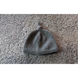 Bonnet avec noeud