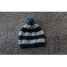 Bonnet bicolore avec pompon